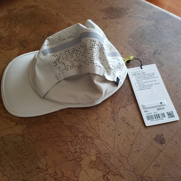 *LULULEMON NWT, Lab Perforated Run Hat, Natural Ivory, size m/l - Picture 4 of 7